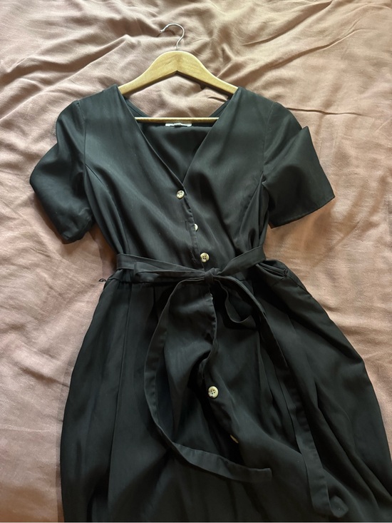 VETTA Dresses & Skirts - Vetta Capsule Bundle 💕 Black Short-Sleeve Button-Front Wrap Dress with Tie Waist